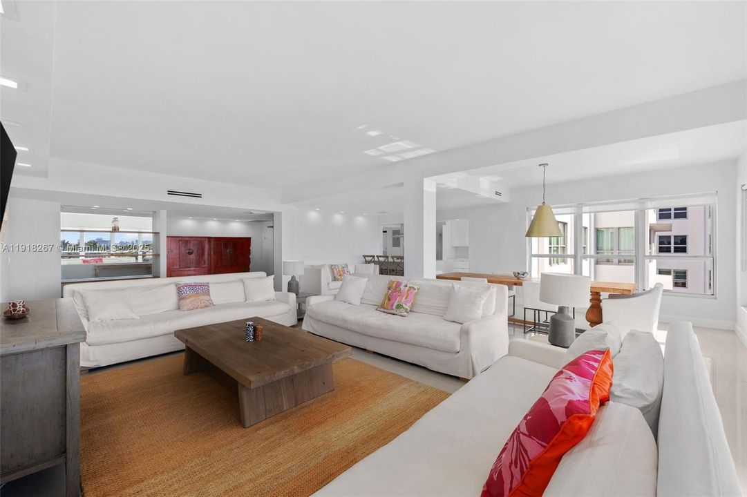 合同活跃: $6,200 (2 贝兹, 2 浴室, 1820 平方英尺)