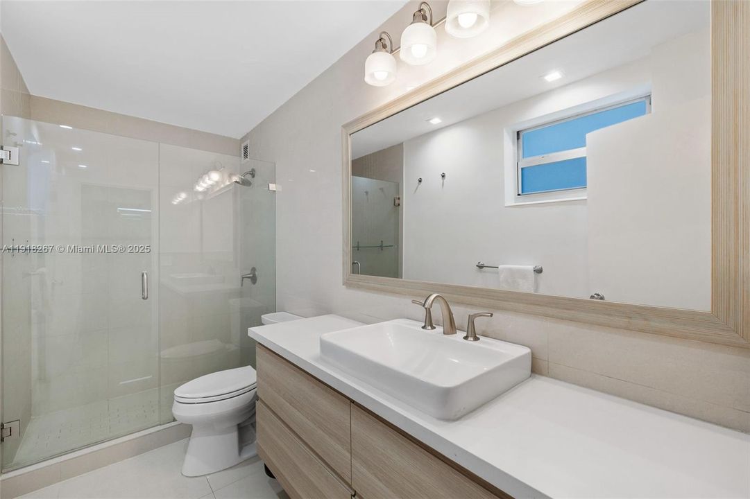 合同活跃: $6,200 (2 贝兹, 2 浴室, 1820 平方英尺)