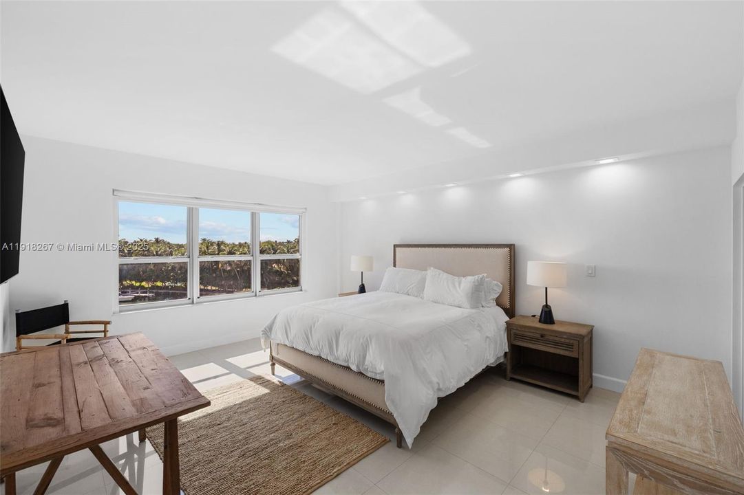 合同活跃: $6,200 (2 贝兹, 2 浴室, 1820 平方英尺)