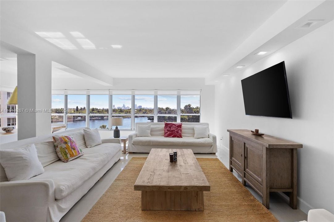 合同活跃: $6,200 (2 贝兹, 2 浴室, 1820 平方英尺)