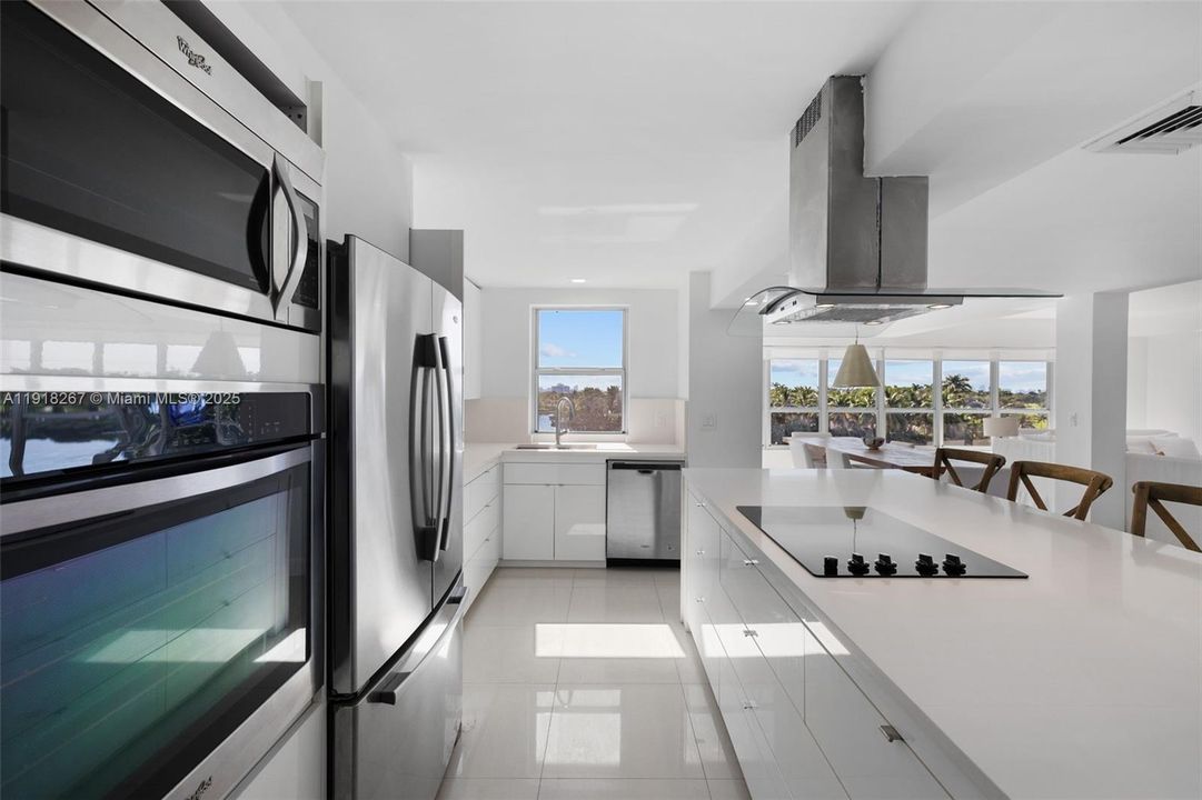 合同活跃: $6,200 (2 贝兹, 2 浴室, 1820 平方英尺)