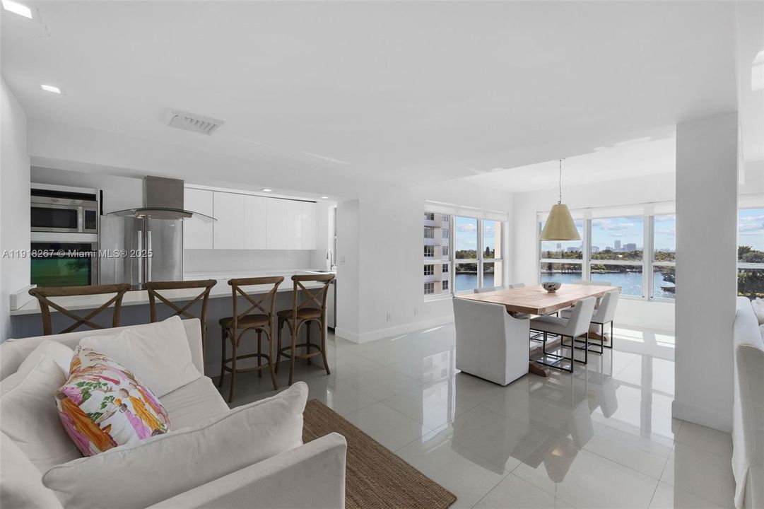 合同活跃: $6,200 (2 贝兹, 2 浴室, 1820 平方英尺)