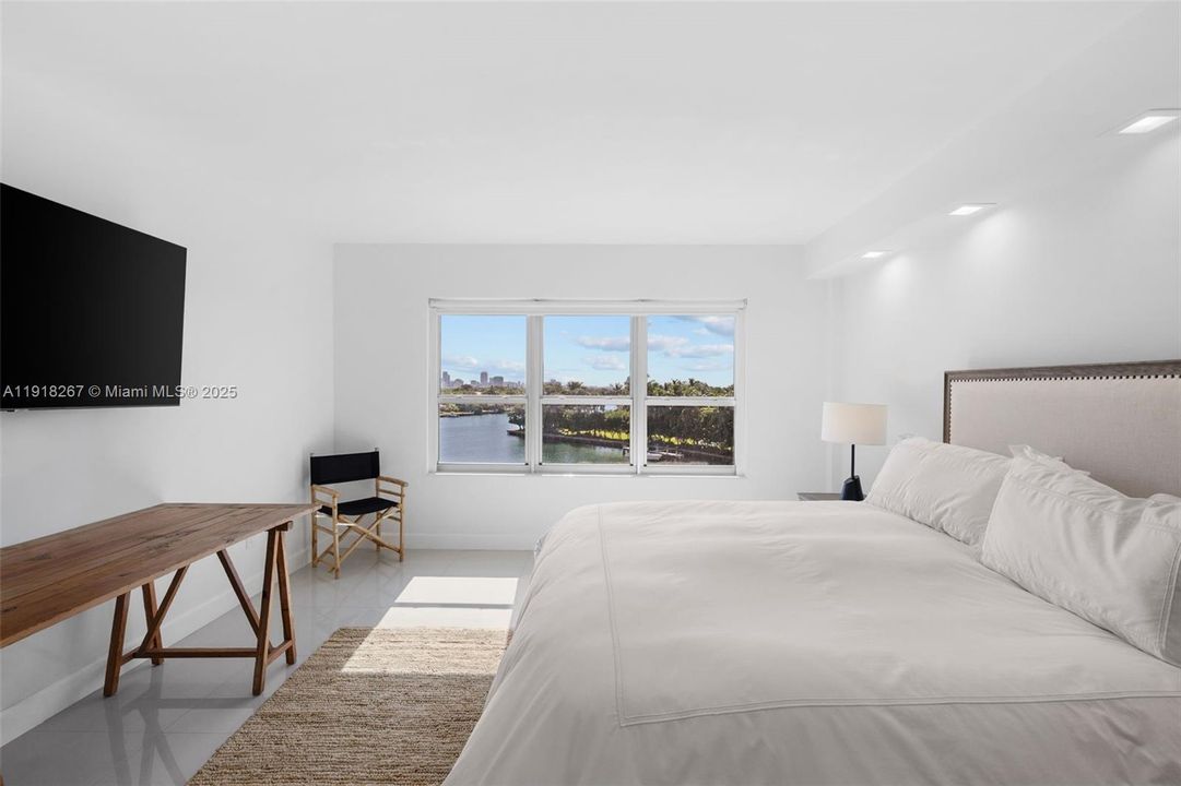 合同活跃: $6,200 (2 贝兹, 2 浴室, 1820 平方英尺)