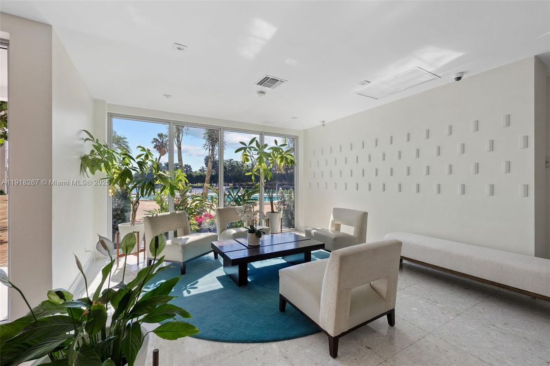 合同活跃: $6,200 (2 贝兹, 2 浴室, 1820 平方英尺)