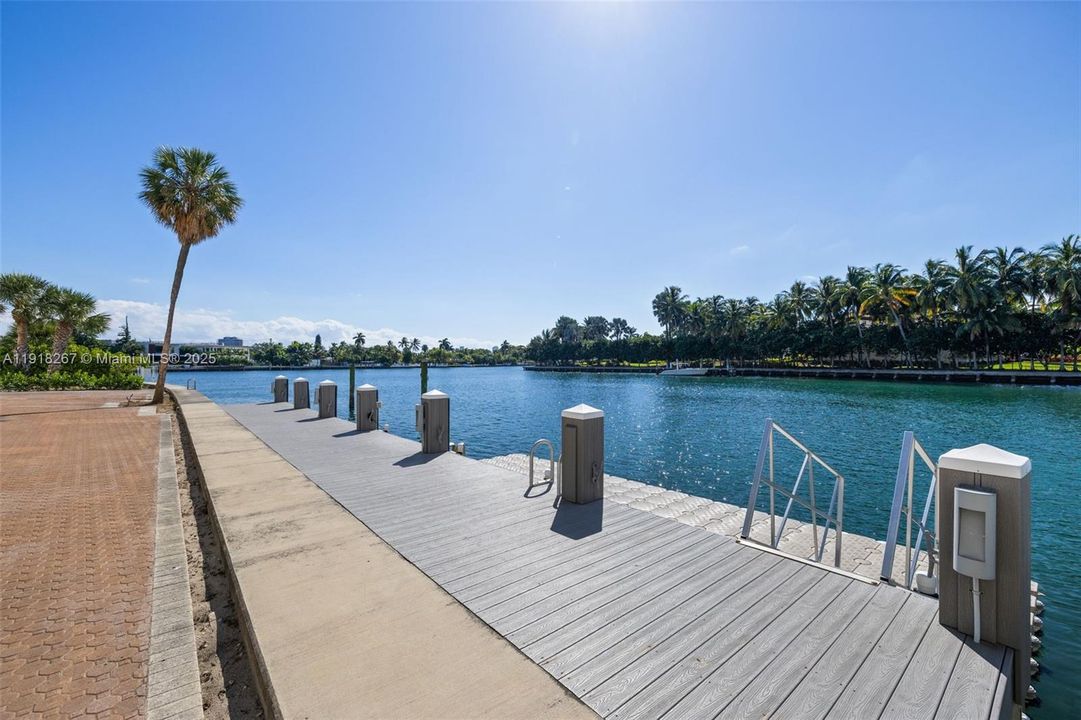 合同活跃: $6,200 (2 贝兹, 2 浴室, 1820 平方英尺)