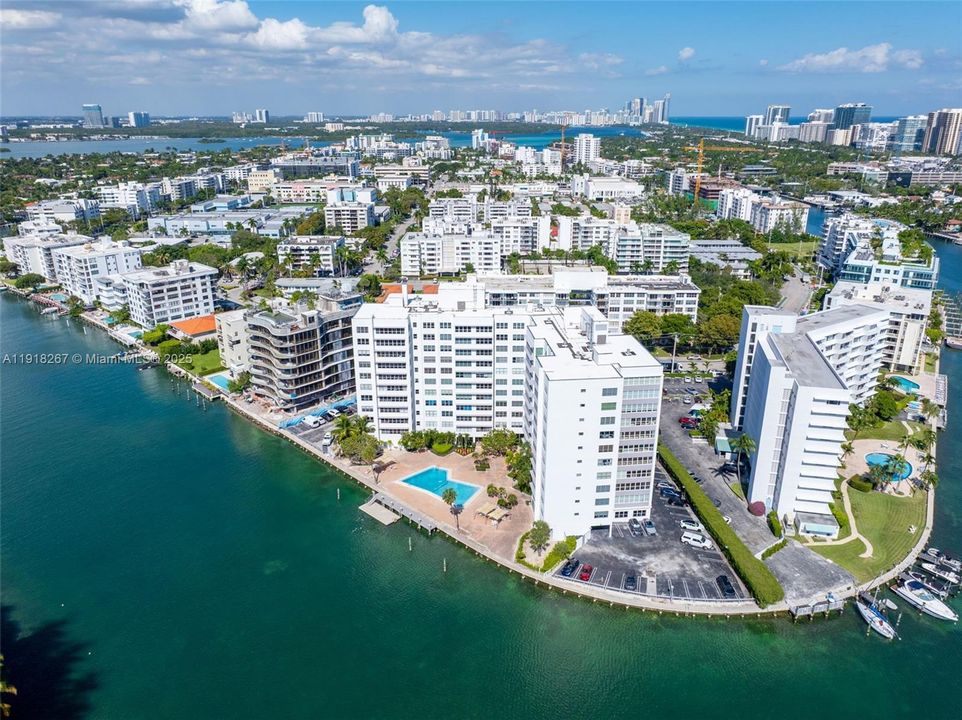 合同活跃: $6,200 (2 贝兹, 2 浴室, 1820 平方英尺)