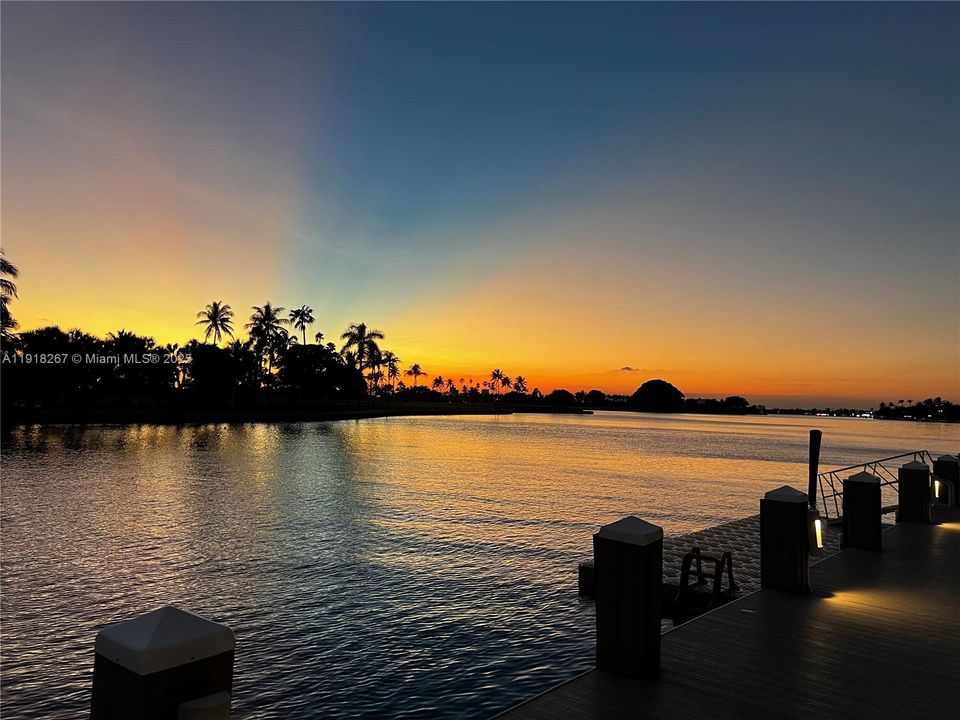 合同活跃: $6,200 (2 贝兹, 2 浴室, 1820 平方英尺)