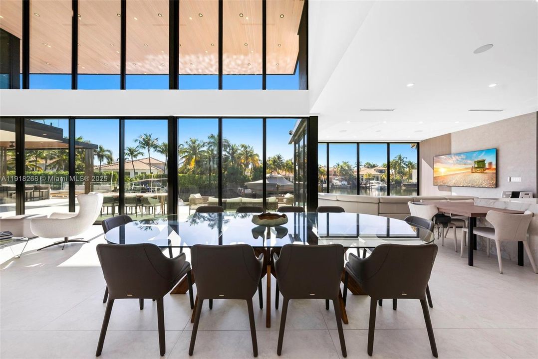 出租: $50,000 (6 贝兹, 6 浴室, 5648 平方英尺)