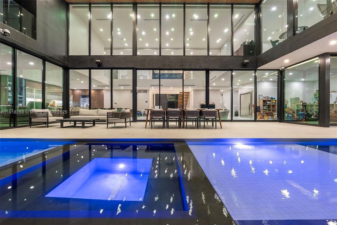 出租: $50,000 (6 贝兹, 6 浴室, 5648 平方英尺)