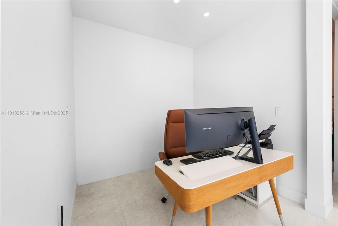 出租: $50,000 (6 贝兹, 6 浴室, 5648 平方英尺)