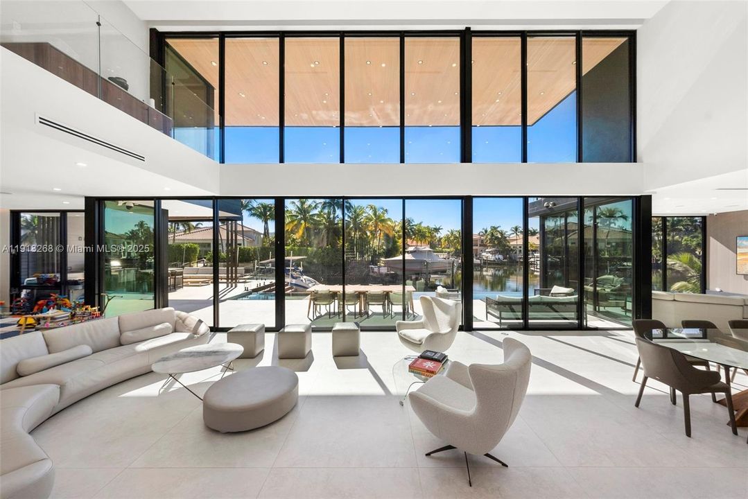 出租: $50,000 (6 贝兹, 6 浴室, 5648 平方英尺)