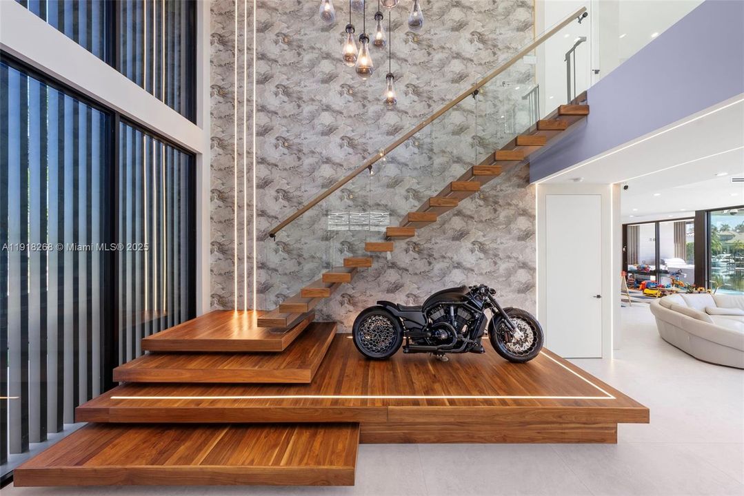 出租: $50,000 (6 贝兹, 6 浴室, 5648 平方英尺)