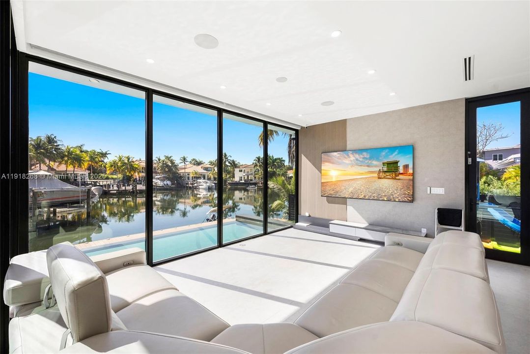 出租: $50,000 (6 贝兹, 6 浴室, 5648 平方英尺)