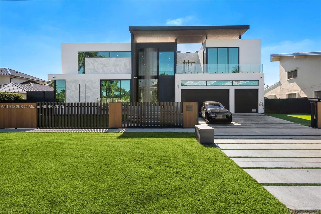 出租: $50,000 (6 贝兹, 6 浴室, 5648 平方英尺)