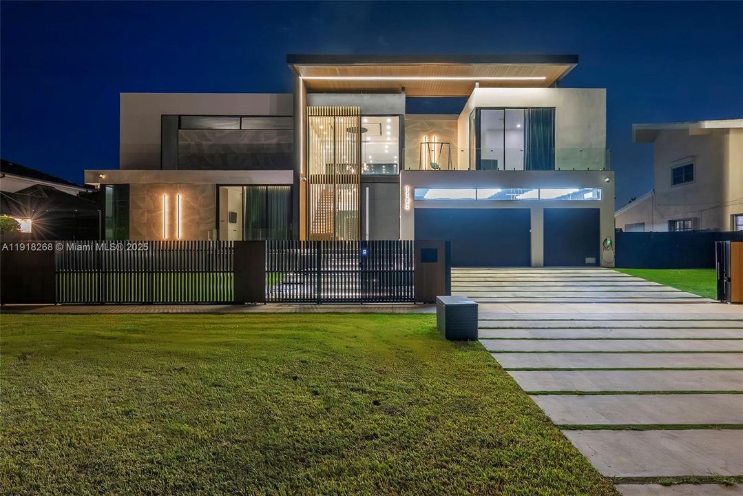 出租: $50,000 (6 贝兹, 6 浴室, 5648 平方英尺)