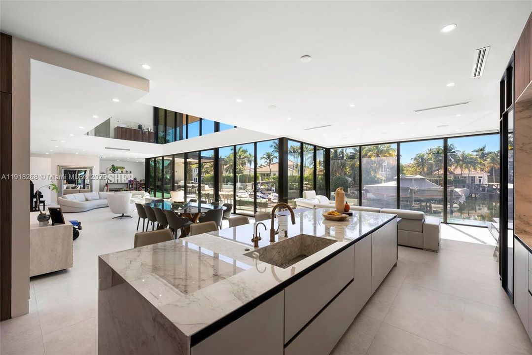 出租: $50,000 (6 贝兹, 6 浴室, 5648 平方英尺)