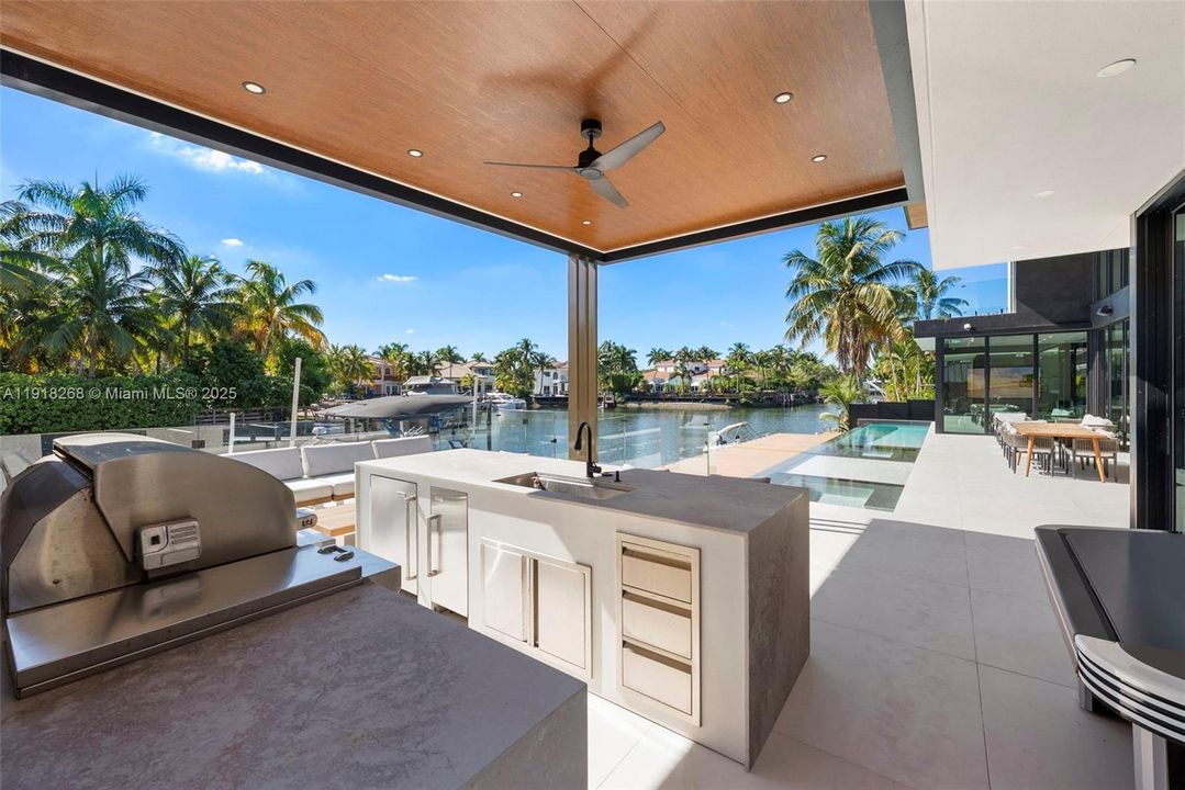 出租: $50,000 (6 贝兹, 6 浴室, 5648 平方英尺)