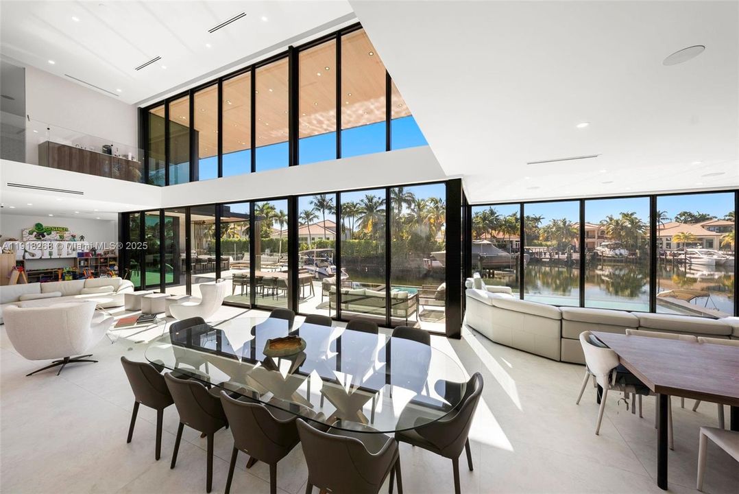 出租: $50,000 (6 贝兹, 6 浴室, 5648 平方英尺)