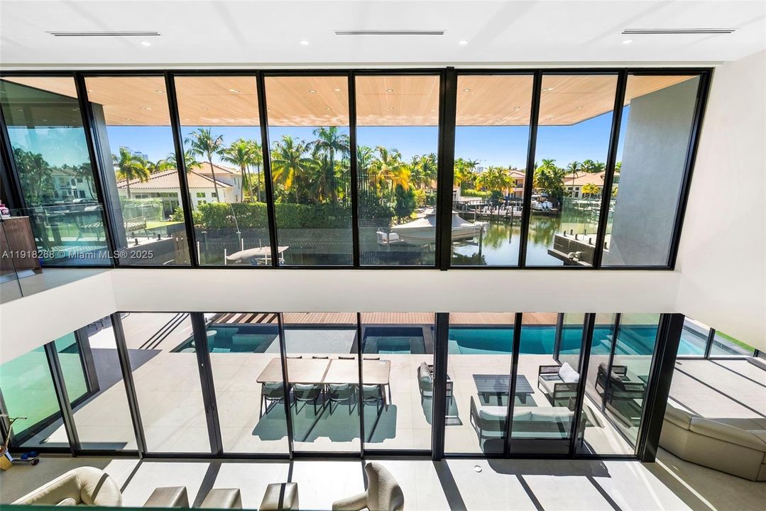 出租: $50,000 (6 贝兹, 6 浴室, 5648 平方英尺)