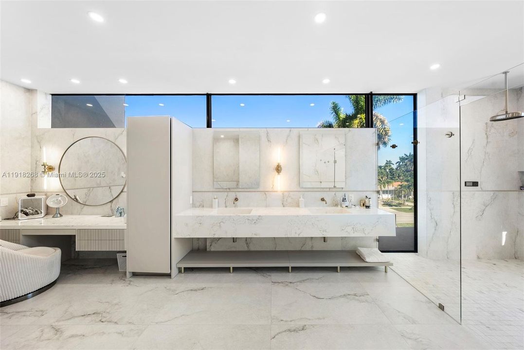 出租: $50,000 (6 贝兹, 6 浴室, 5648 平方英尺)