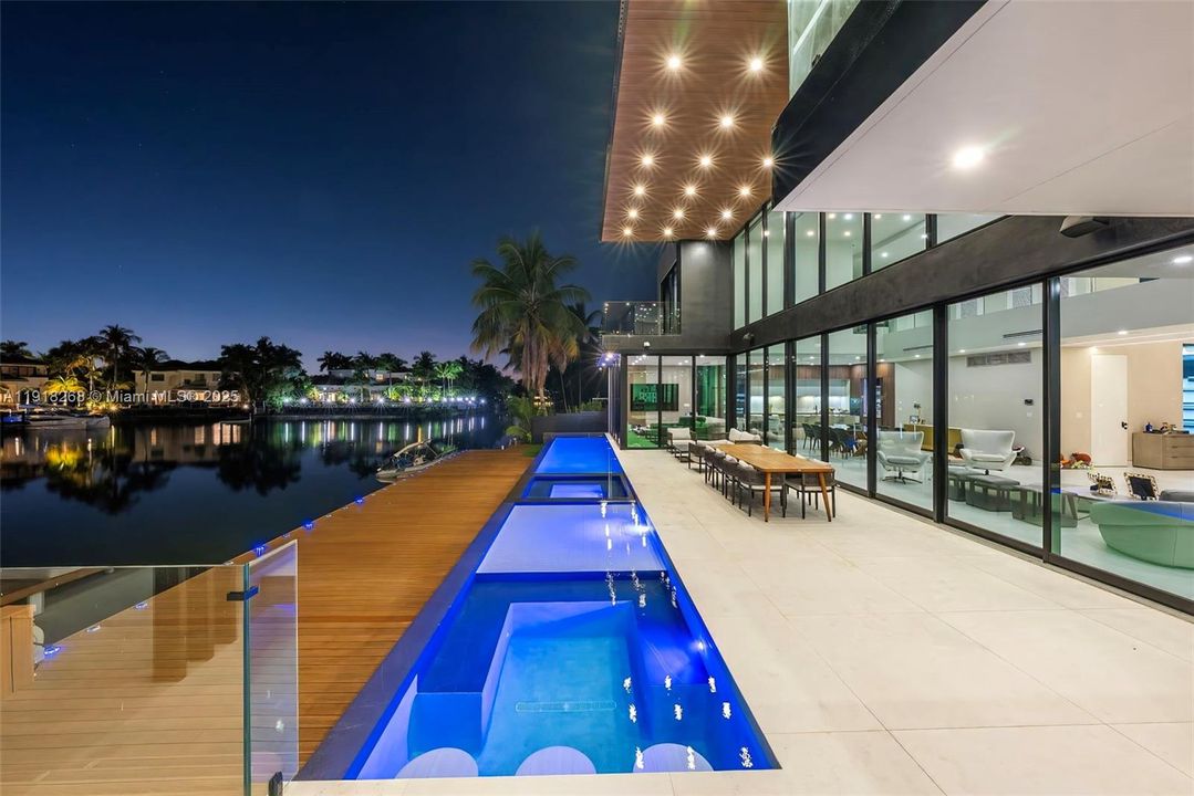 出租: $50,000 (6 贝兹, 6 浴室, 5648 平方英尺)