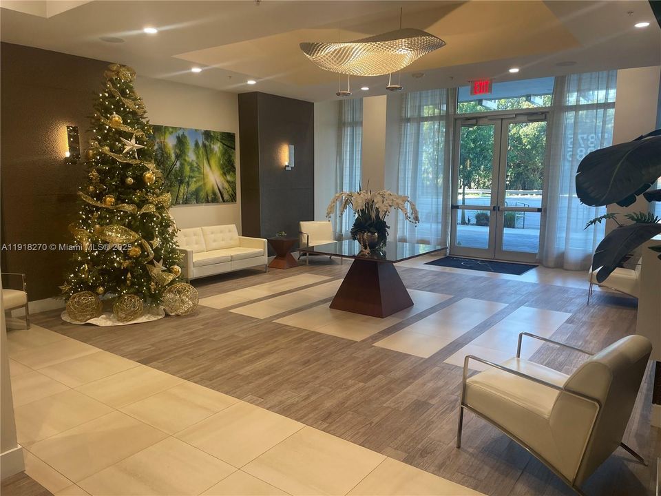 For Sale: $325,000 (1 beds, 1 baths, 686 Square Feet)