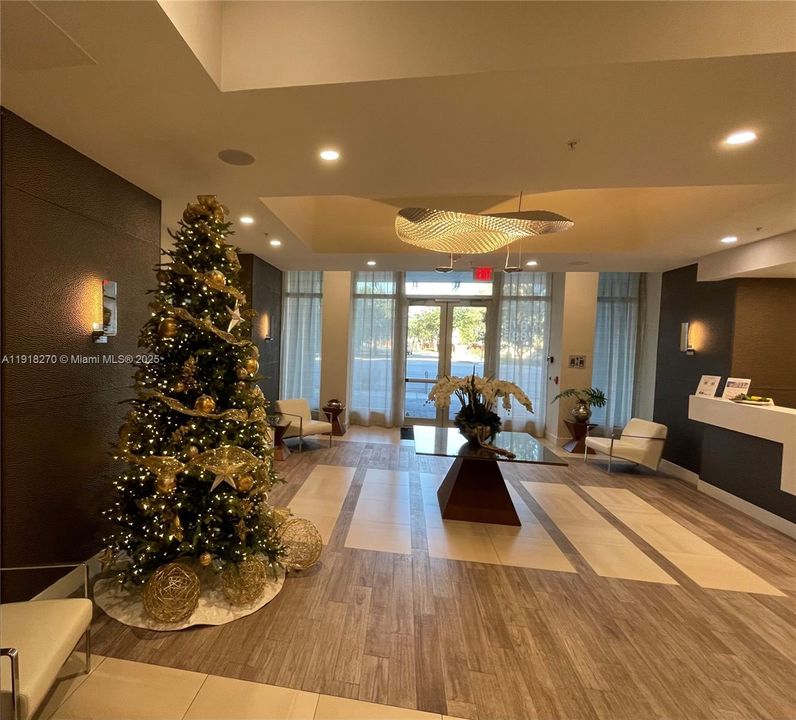 For Sale: $325,000 (1 beds, 1 baths, 686 Square Feet)