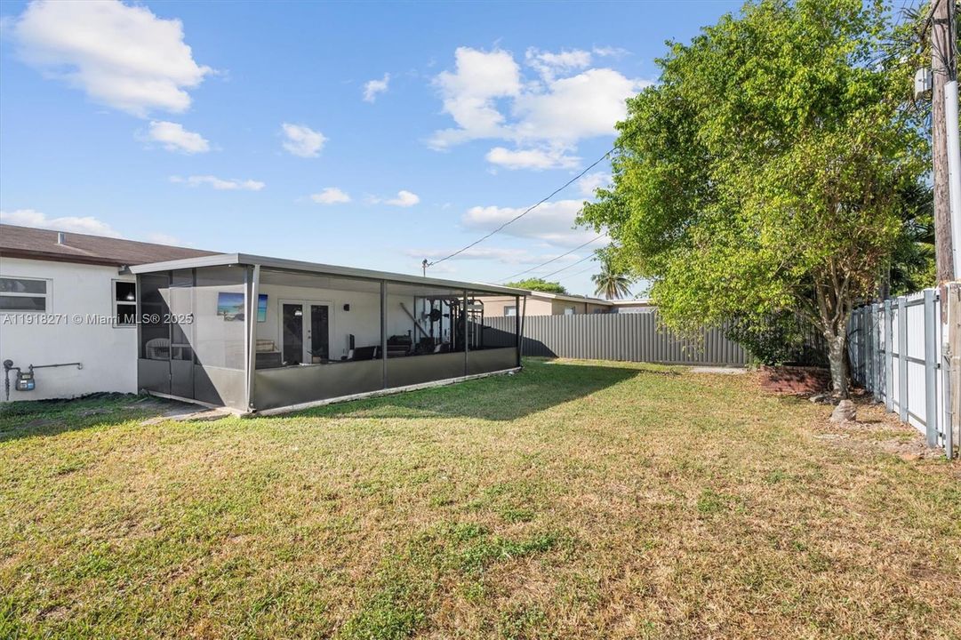 合同活跃: $680,000 (3 贝兹, 2 浴室, 1450 平方英尺)