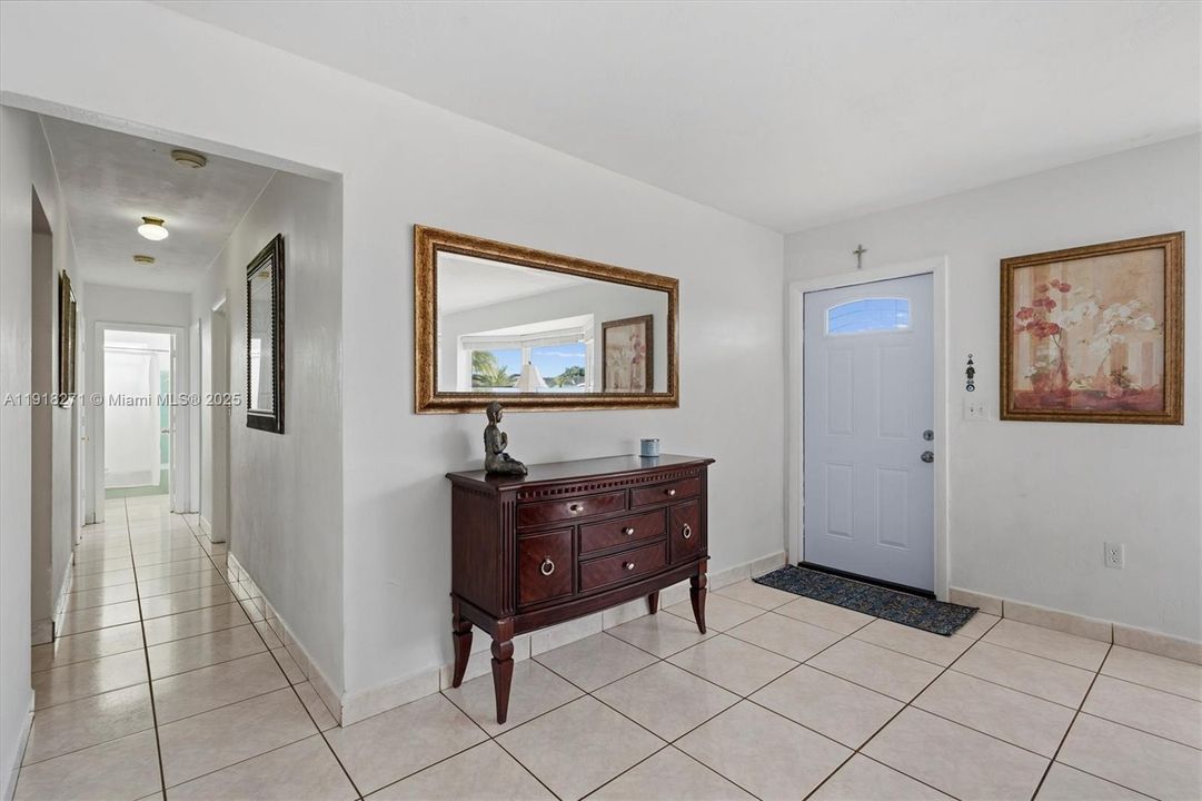 合同活跃: $680,000 (3 贝兹, 2 浴室, 1450 平方英尺)