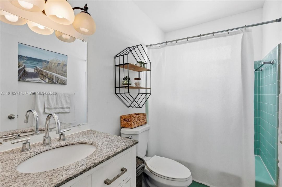 合同活跃: $680,000 (3 贝兹, 2 浴室, 1450 平方英尺)