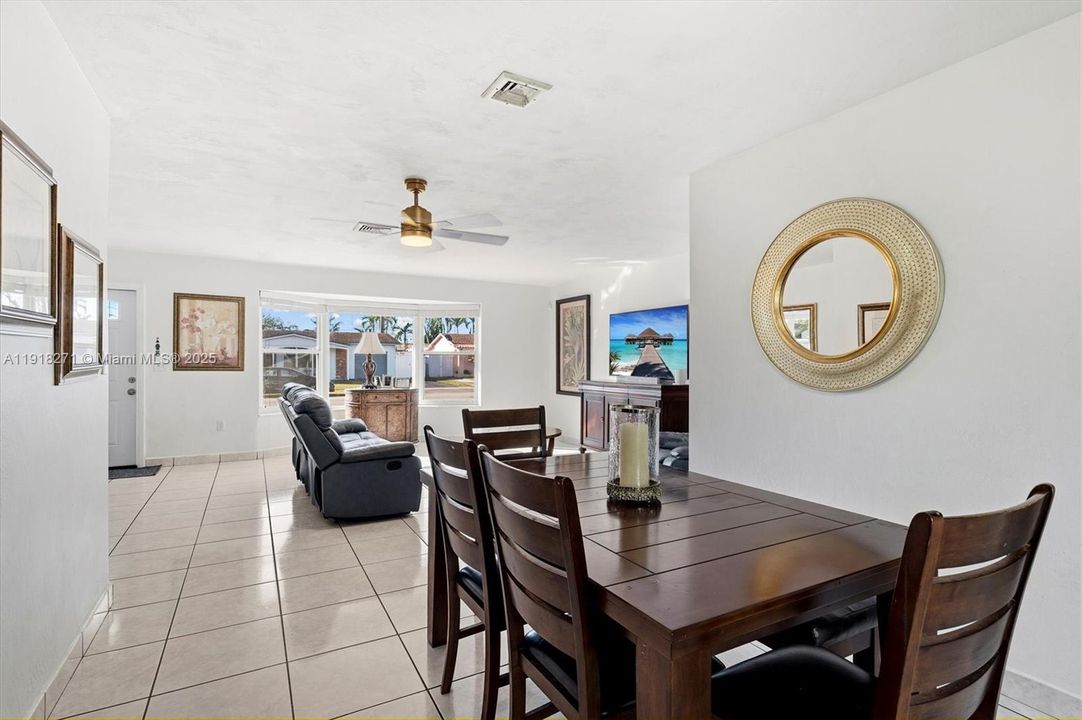 合同活跃: $680,000 (3 贝兹, 2 浴室, 1450 平方英尺)