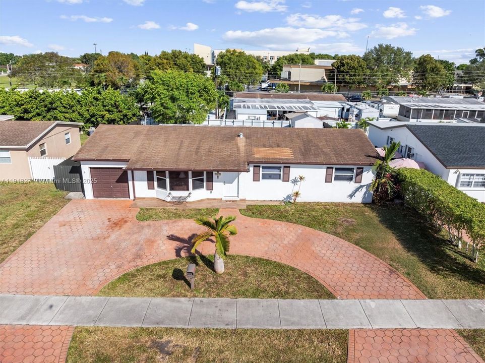 合同活跃: $680,000 (3 贝兹, 2 浴室, 1450 平方英尺)