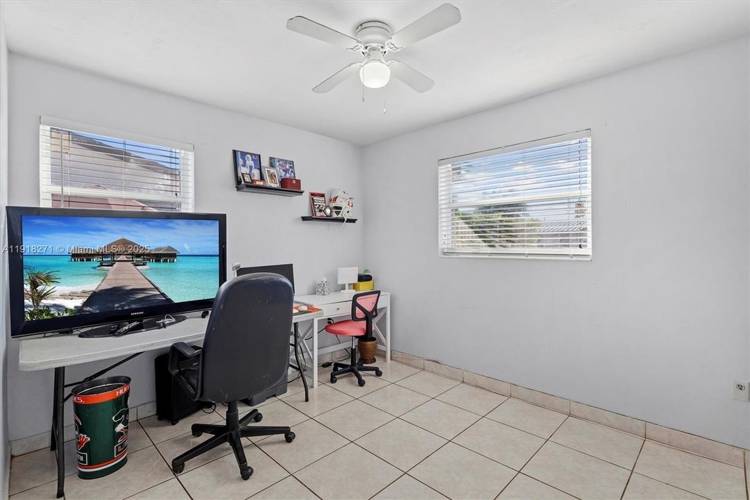 合同活跃: $680,000 (3 贝兹, 2 浴室, 1450 平方英尺)