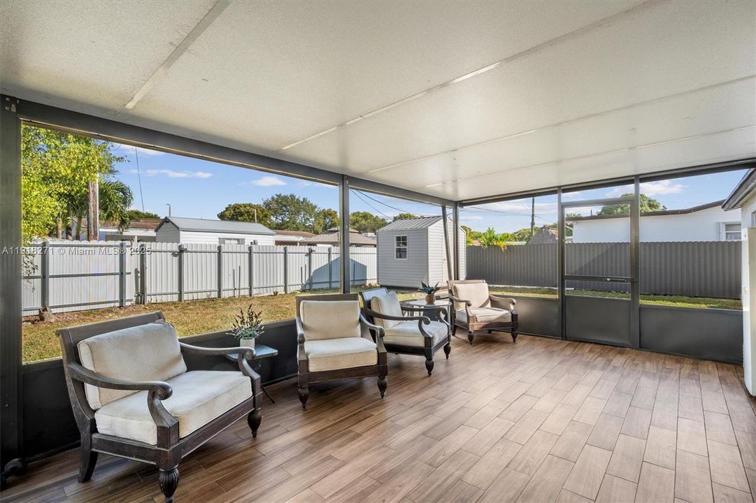 合同活跃: $680,000 (3 贝兹, 2 浴室, 1450 平方英尺)