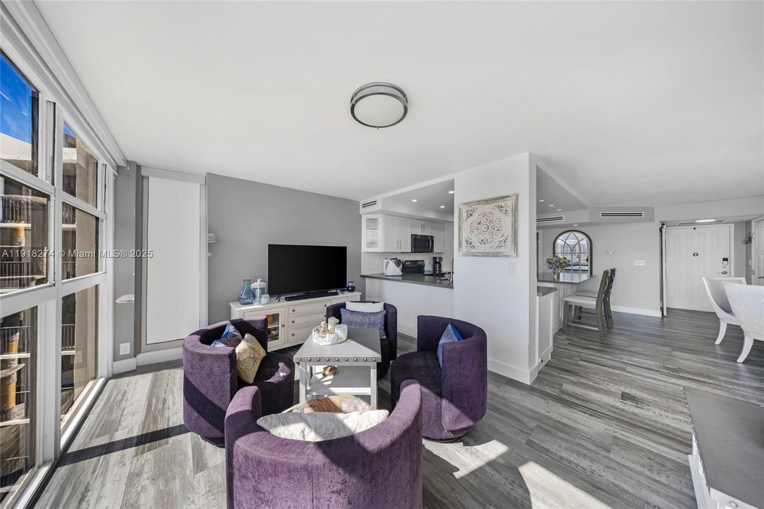Active With Contract: $474,900 (2 beds, 2 baths, 1455 Square Feet)