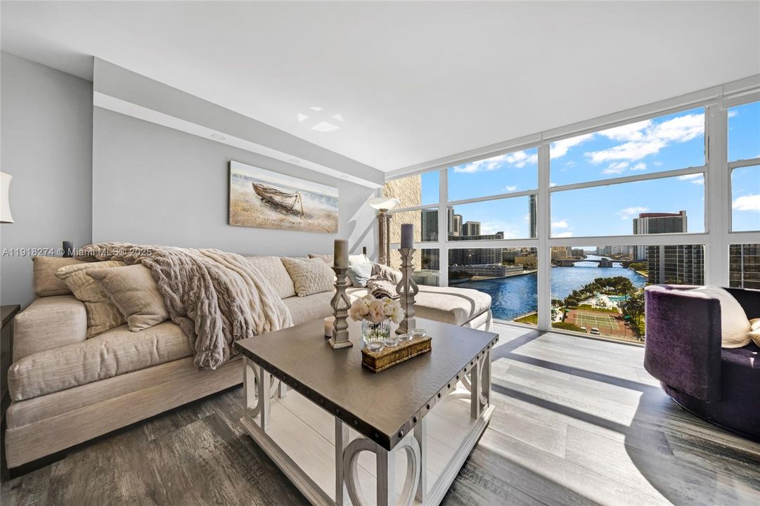 Active With Contract: $474,900 (2 beds, 2 baths, 1455 Square Feet)