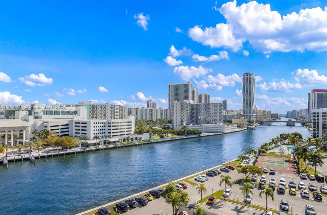 Active With Contract: $474,900 (2 beds, 2 baths, 1455 Square Feet)