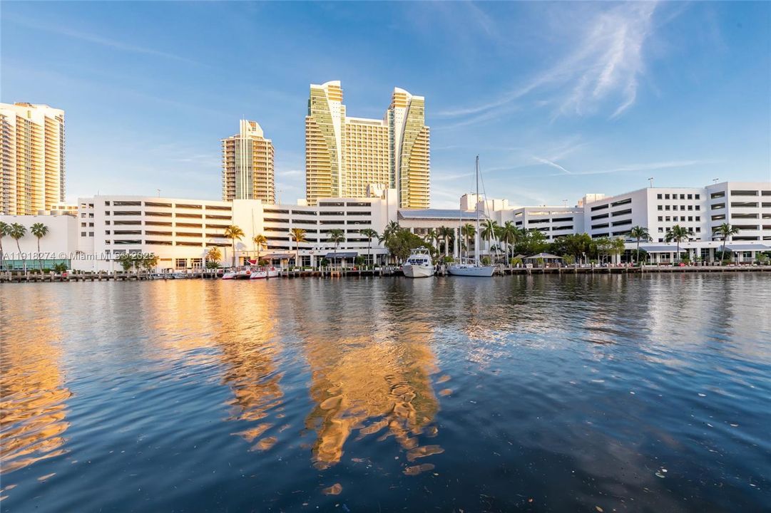 Active With Contract: $474,900 (2 beds, 2 baths, 1455 Square Feet)