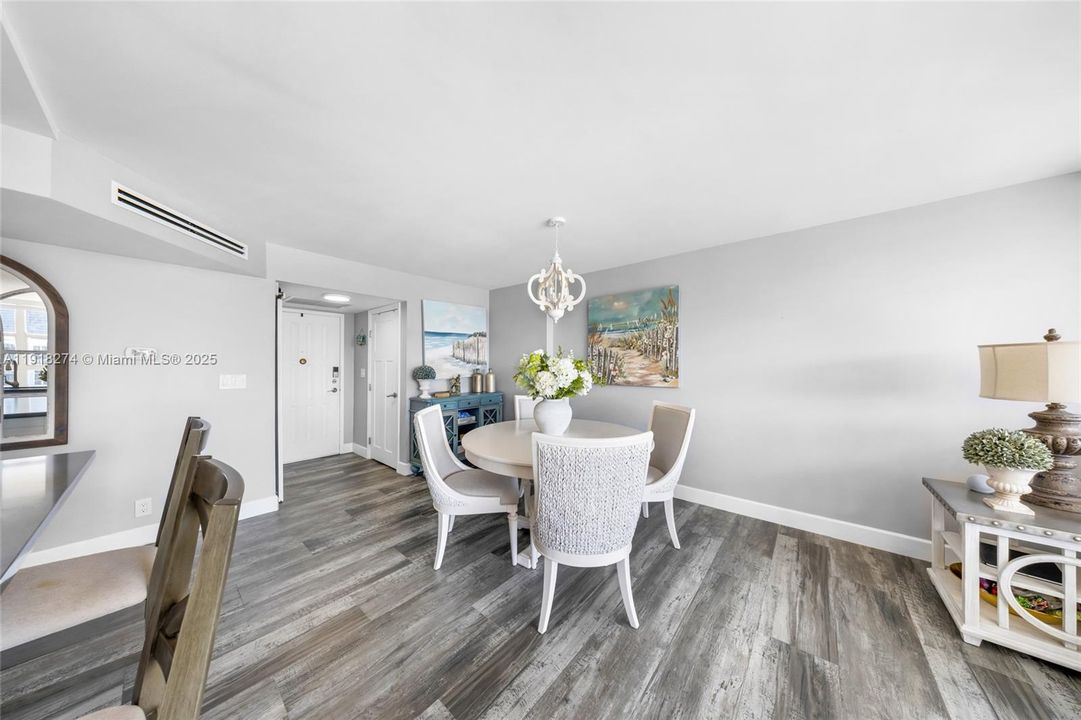 Active With Contract: $474,900 (2 beds, 2 baths, 1455 Square Feet)
