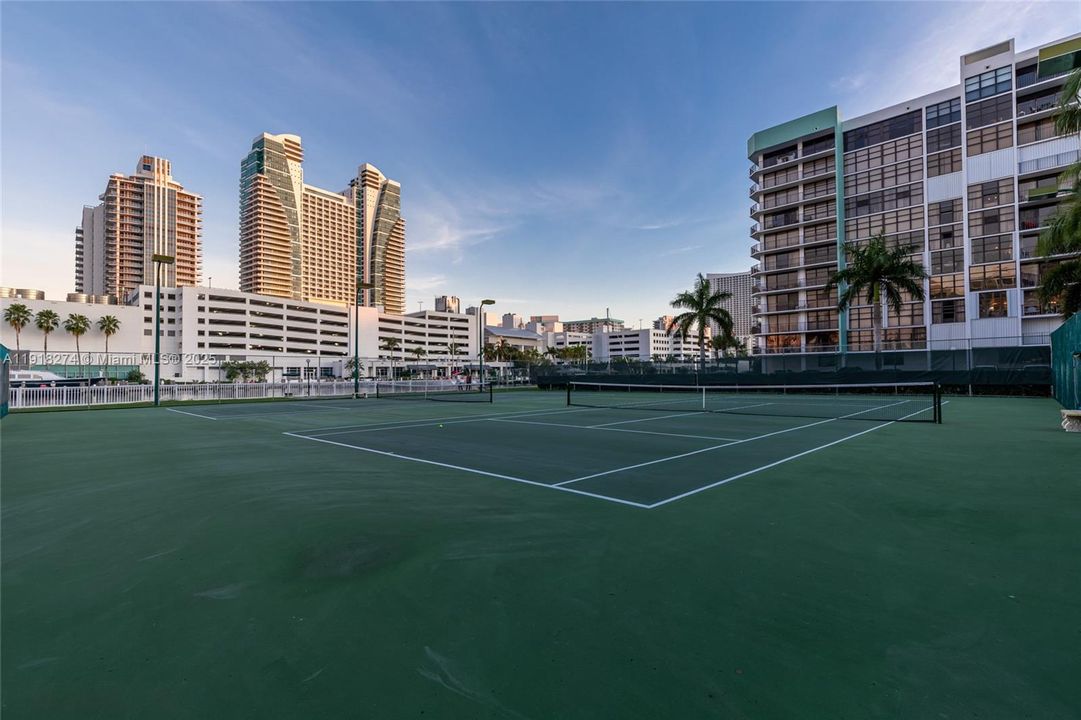 Active With Contract: $474,900 (2 beds, 2 baths, 1455 Square Feet)