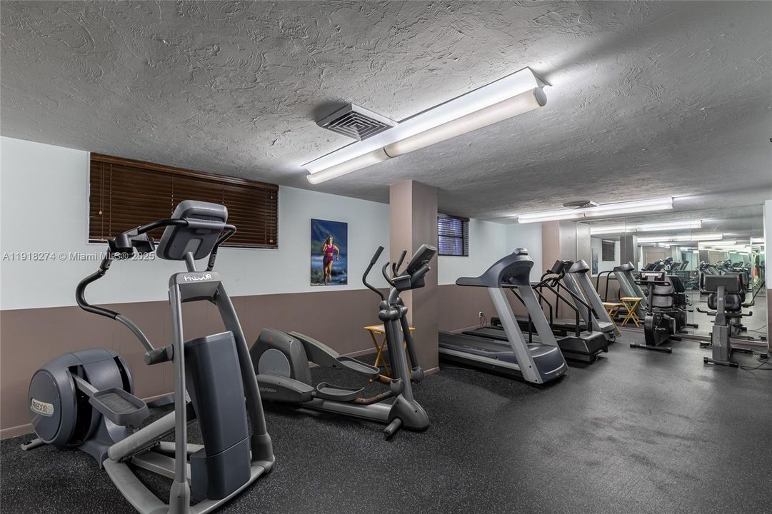 Active With Contract: $474,900 (2 beds, 2 baths, 1455 Square Feet)