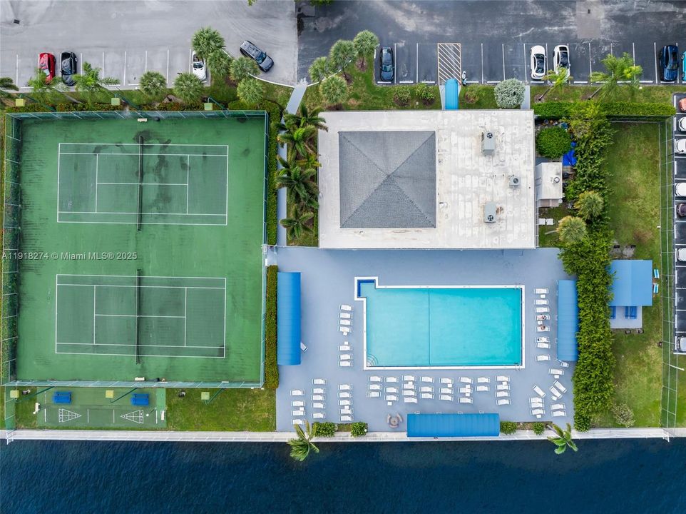 Active With Contract: $474,900 (2 beds, 2 baths, 1455 Square Feet)