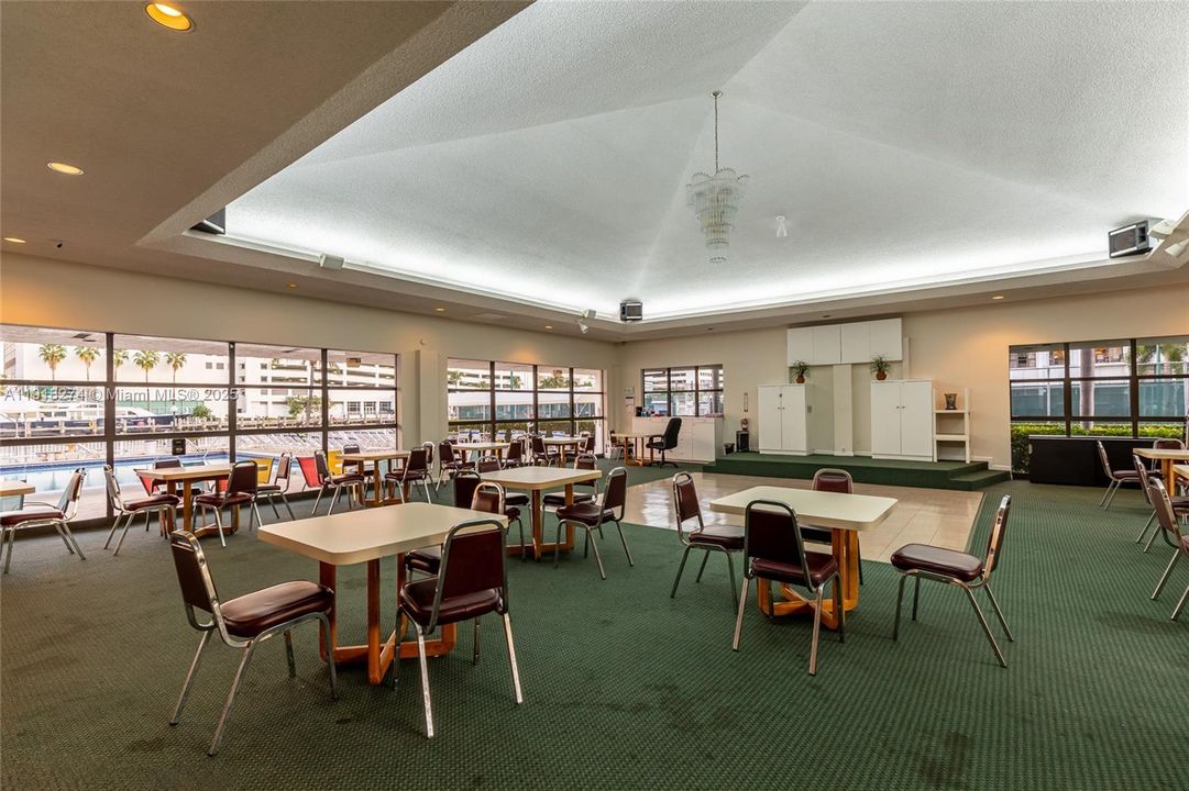 Active With Contract: $474,900 (2 beds, 2 baths, 1455 Square Feet)