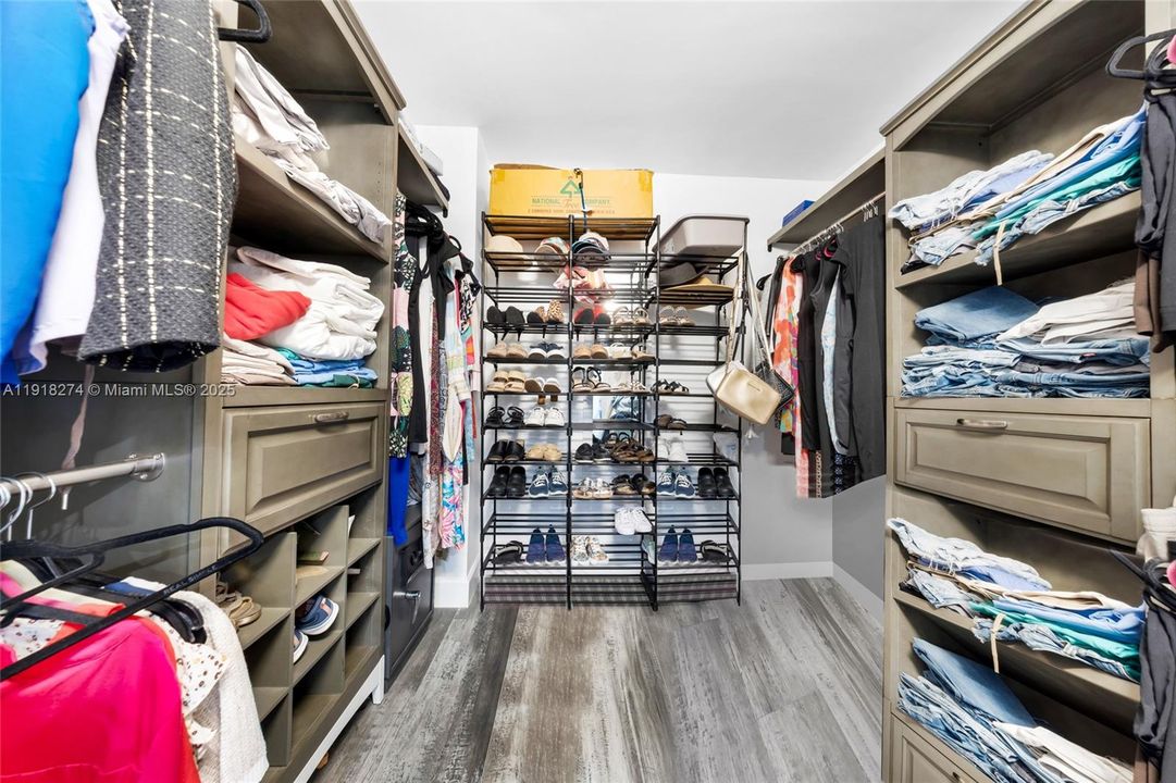 Active With Contract: $474,900 (2 beds, 2 baths, 1455 Square Feet)