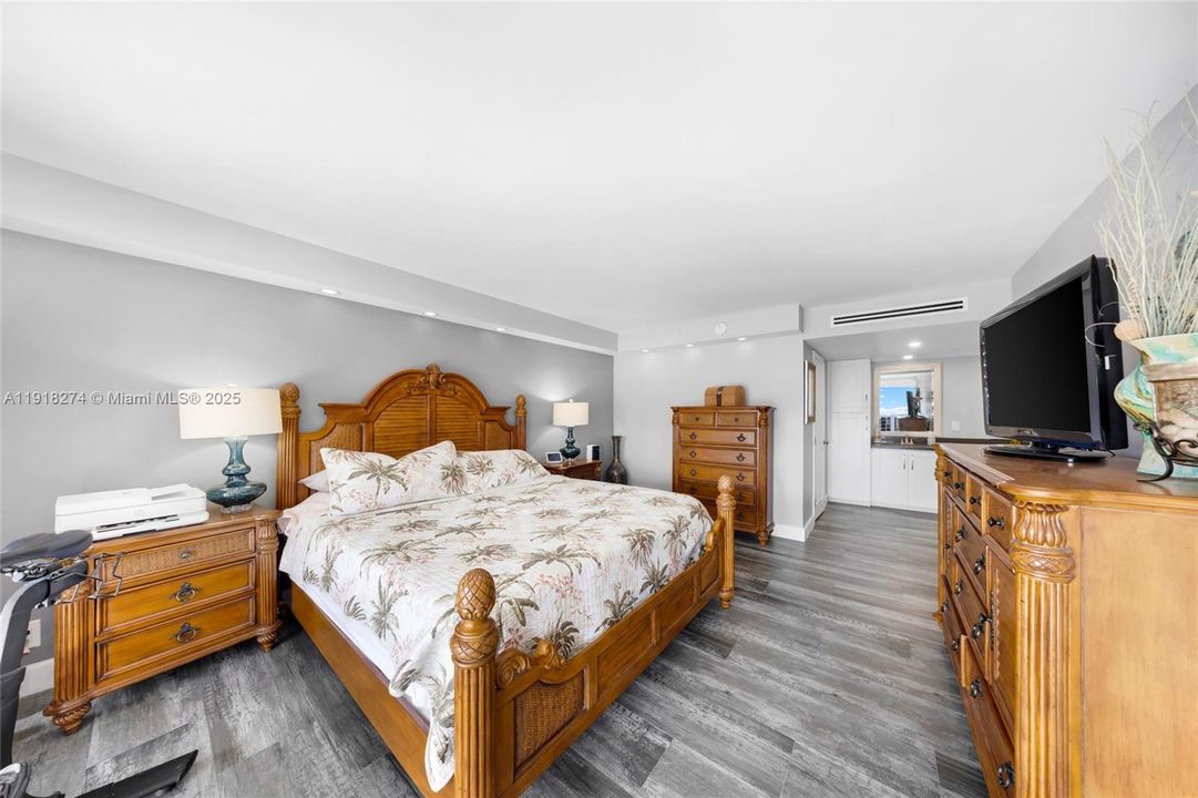 Active With Contract: $474,900 (2 beds, 2 baths, 1455 Square Feet)