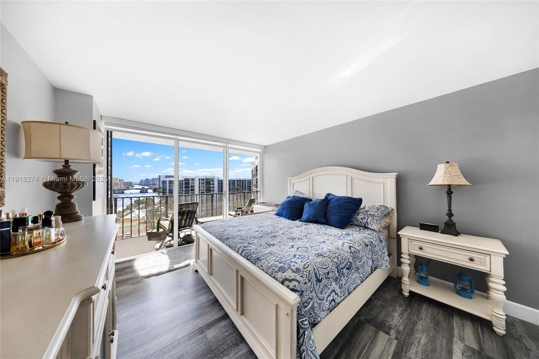 Active With Contract: $474,900 (2 beds, 2 baths, 1455 Square Feet)