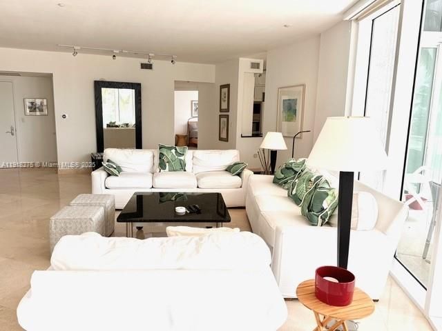 For Rent: $11,500 (2 beds, 2 baths, 1515 Square Feet)