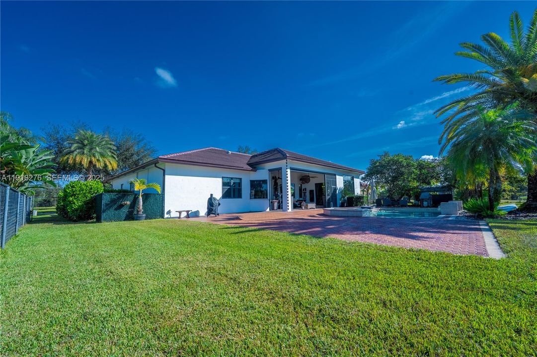 待售: $1,750,000 (4 贝兹, 3 浴室, 3060 平方英尺)