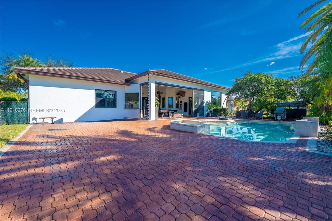 待售: $1,750,000 (4 贝兹, 3 浴室, 3060 平方英尺)