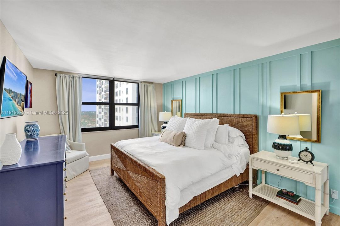 For Rent: $5,900 (2 beds, 2 baths, 1240 Square Feet)